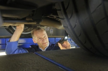 Gebrauchtwagenkauf: Auf Nummer Sicher mit technischem Check / TÜV Rheinland: Gebrauchtwagenbewertung an allen 130 Servicestationen in Deutschland / TÜV Report 2014 gibt Überblick der Mängel