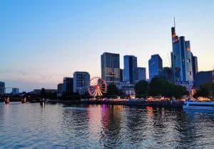 Ein großer Vorteil für viele Geschäftsleute kann ein Büro am Flughafen Frankfurt/Main sein