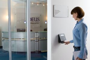 Entscheidet sich ein Unternehmen für eine digitale Zeiterfassung, muss es die notwendigen Voraussetzungen schaffen.